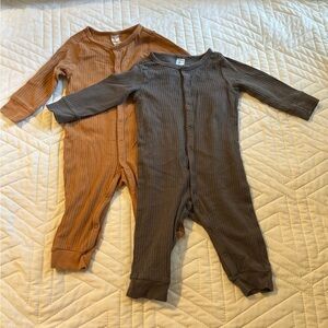2 Ribbed Long Sleeves Footless Onesies - Brown and Gray